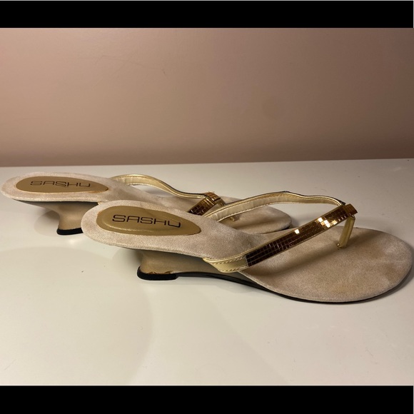 SASHA US9 mini wedge sandals - Picture 2 of 3